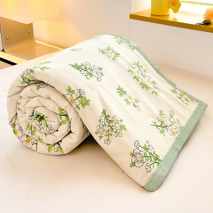 91家纺网 家纺一手货源 找家纺 友承家纺 2026年新款超声波压花双人卡通夏凉被亲肤磨毛空调被学生宿舍单人被床上用品礼品被 繁花似景