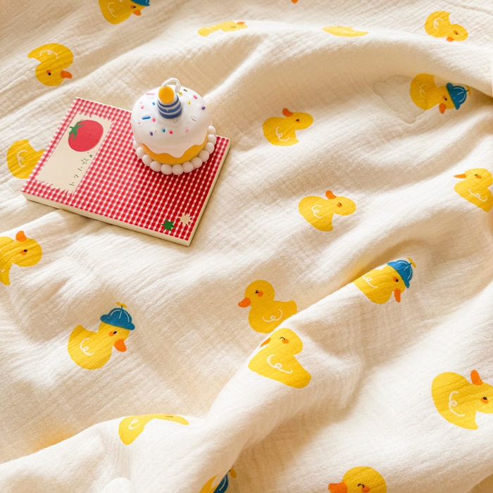 91家纺网 家纺一手货源 找家纺 薇玛仕 2026新款A类全棉双层皱皱纱印花款大豆夏凉被空调被亲子被卡通儿童被 小黄鸭