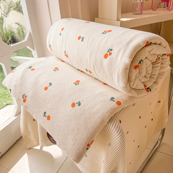 91家纺网 家纺一手货源 找家纺 薇玛仕 2026新款A类全棉双层皱皱纱印花款大豆夏凉被空调被亲子被卡通儿童被 小樱桃