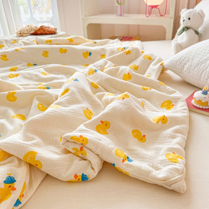 91家纺网 家纺一手货源 找家纺 薇玛仕 2026新款A类全棉双层皱皱纱印花款大豆夏凉被空调被亲子被卡通儿童被 小黄鸭