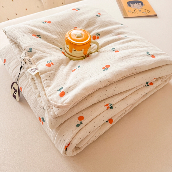91家纺网 家纺一手货源 找家纺 薇玛仕 2026新款A类全棉双层皱皱纱印花款大豆夏凉被空调被亲子被卡通儿童被 小樱桃