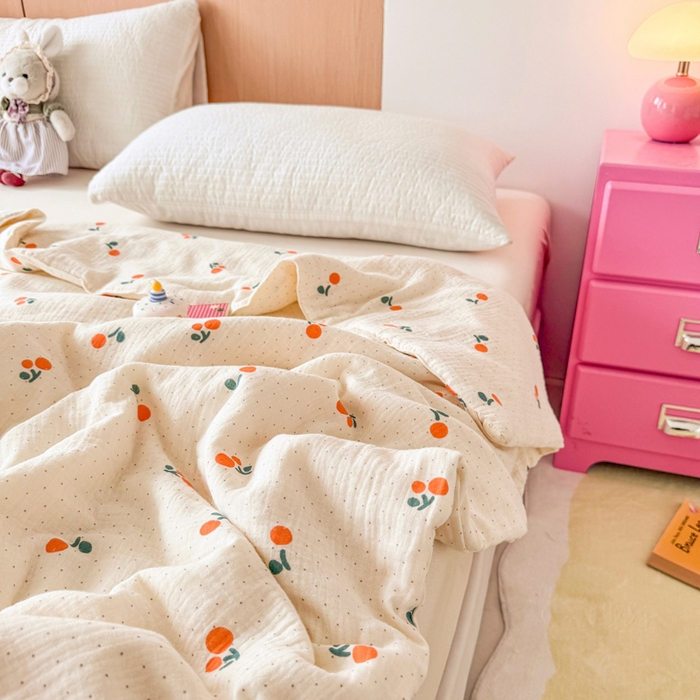 91家纺网 家纺一手货源 找家纺 薇玛仕 2026新款A类全棉双层皱皱纱印花款大豆夏凉被空调被亲子被卡通儿童被 小樱桃
