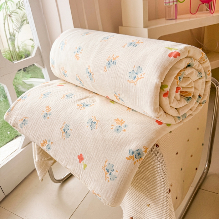 91家纺网 家纺一手货源 找家纺 薇玛仕 2026新款A类全棉双层皱皱纱印花款大豆夏凉被空调被亲子被卡通儿童被 兰花朵朵