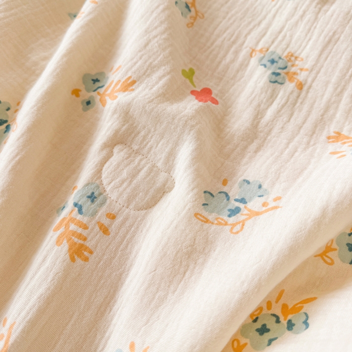 91家纺网 家纺一手货源 找家纺 薇玛仕 2026新款A类全棉双层皱皱纱印花款大豆夏凉被空调被亲子被卡通儿童被 兰花朵朵