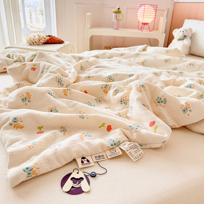 91家纺网 家纺一手货源 找家纺 薇玛仕 2026新款A类全棉双层皱皱纱印花款大豆夏凉被空调被亲子被卡通儿童被 兰花朵朵