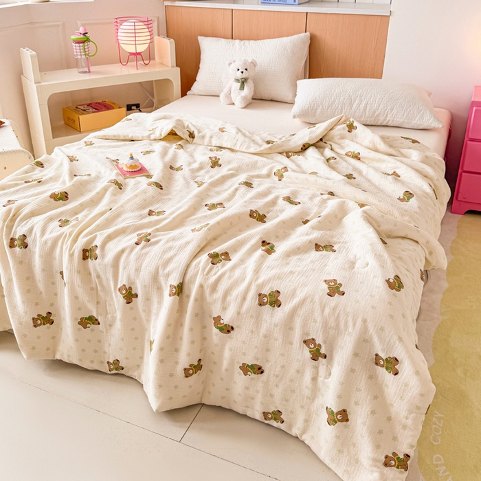 91家纺网 家纺一手货源 找家纺 薇玛仕 2026新款A类全棉双层皱皱纱印花款大豆夏凉被空调被亲子被卡通儿童被 调皮小熊