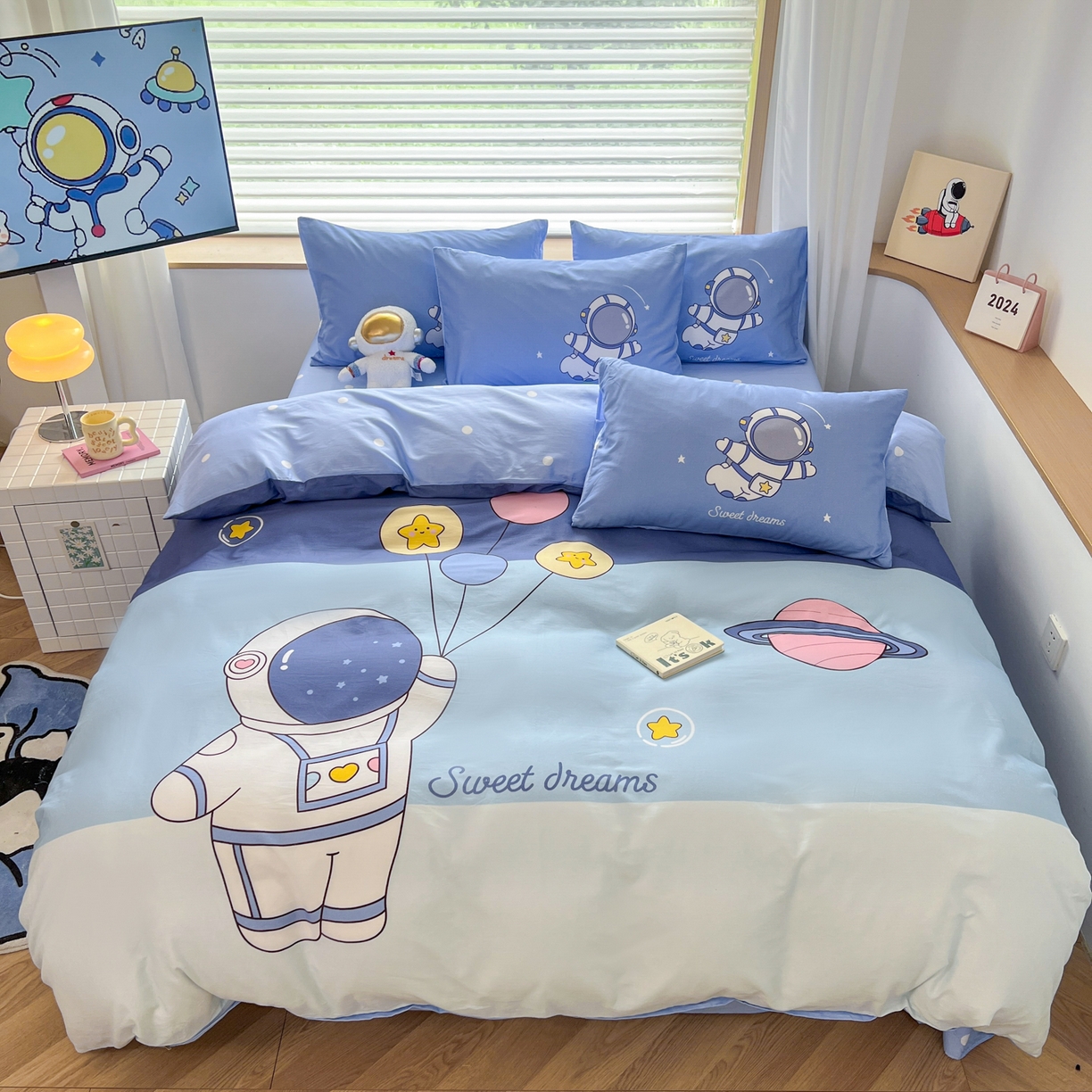 91家纺网 家纺一手货源 找家纺 （总）孩子王 2025新款亲肤活性大版纯棉专版太空人卡通学生儿童宿舍四件套系列