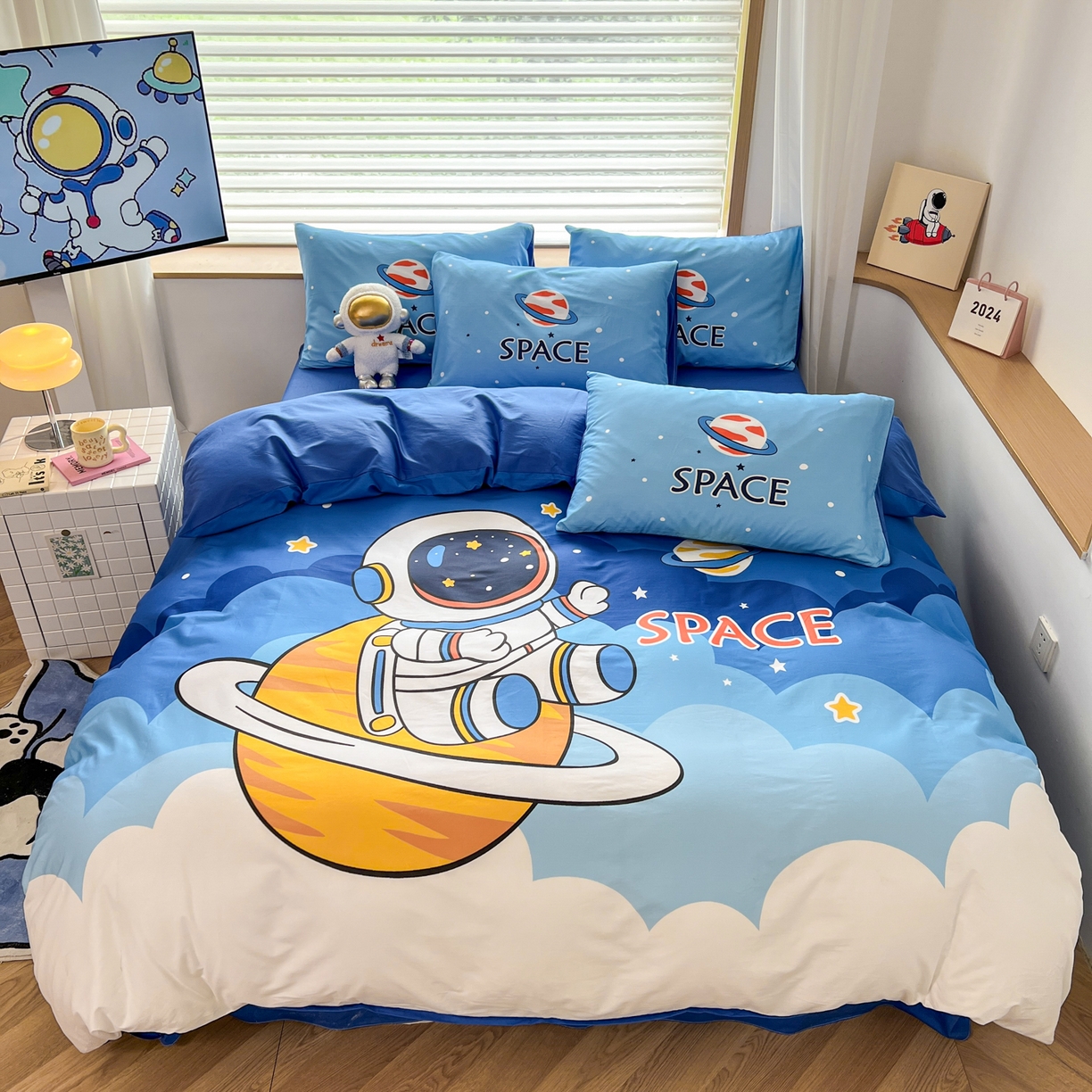 91家纺网 家纺一手货源 找家纺 （总）孩子王 2025新款亲肤活性大版纯棉专版太空人卡通学生儿童宿舍四件套系列