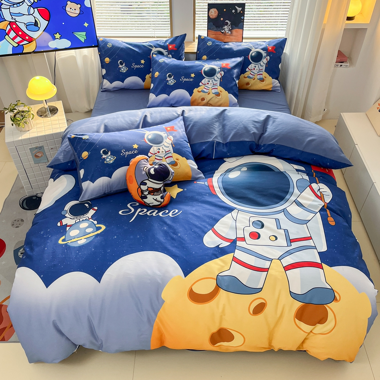 91家纺网 家纺一手货源 找家纺 （总）孩子王 2025新款亲肤活性大版纯棉专版太空人卡通学生儿童宿舍四件套系列