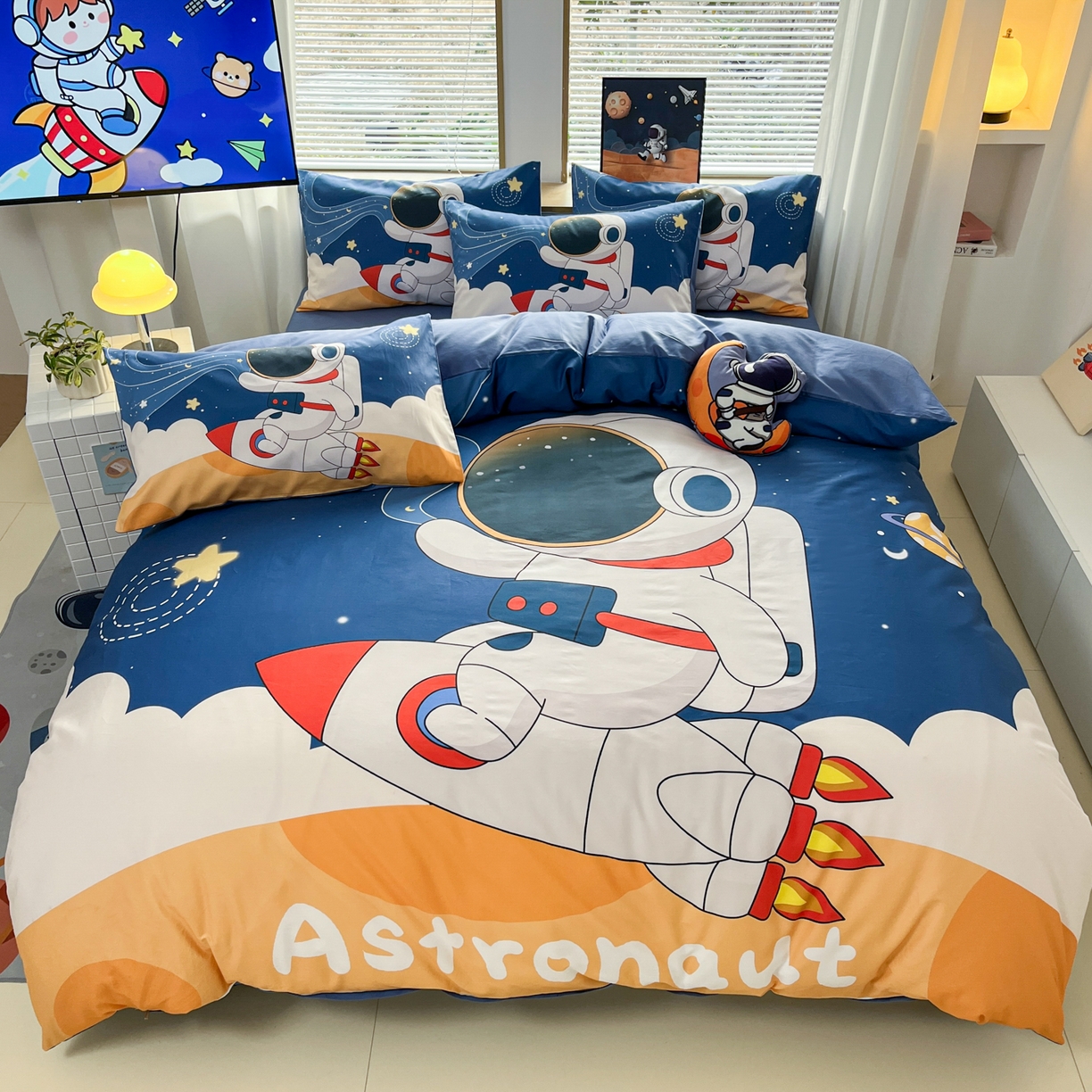 91家纺网 家纺一手货源 找家纺 孩子王 2025新款亲肤活性大版纯棉专版太空人卡通学生儿童宿舍四件套系列 航天火箭