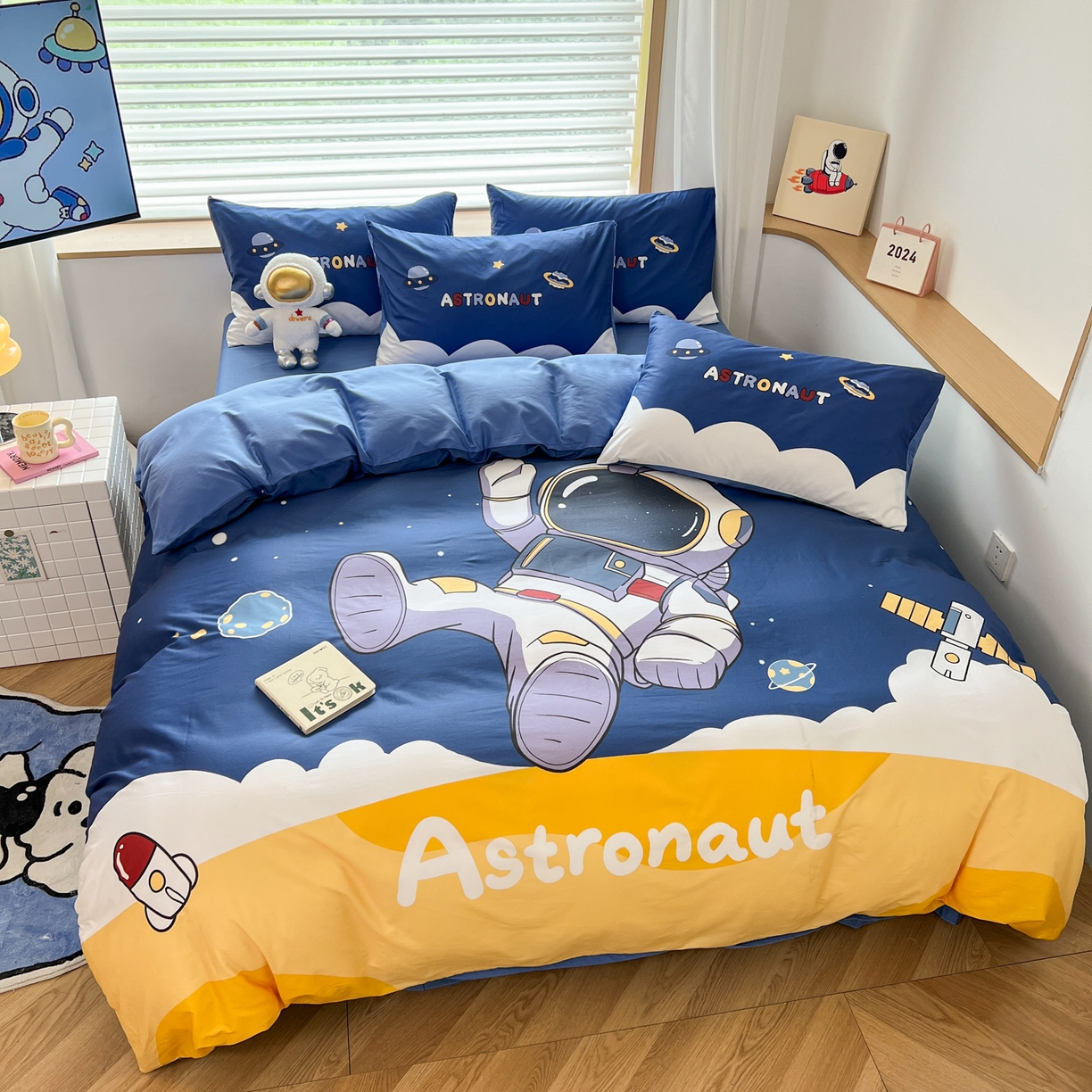 91家纺网 家纺一手货源 找家纺 （总）孩子王 2025新款亲肤活性大版纯棉专版太空人卡通学生儿童宿舍四件套系列