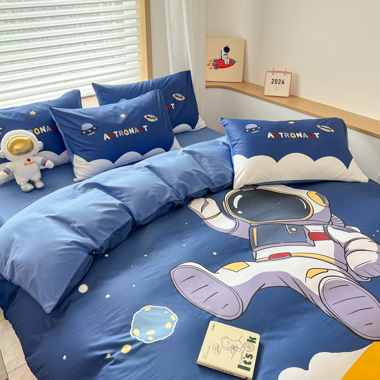 91家纺网 家纺一手货源 找家纺 （总）孩子王 2025新款亲肤活性大版纯棉专版太空人卡通学生儿童宿舍四件套系列