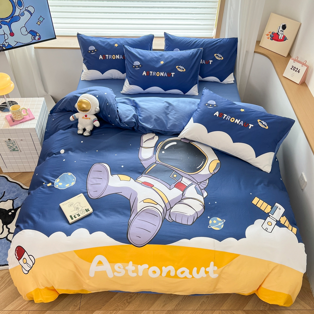 91家纺网 家纺一手货源 找家纺 （总）孩子王 2025新款亲肤活性大版纯棉专版太空人卡通学生儿童宿舍四件套系列