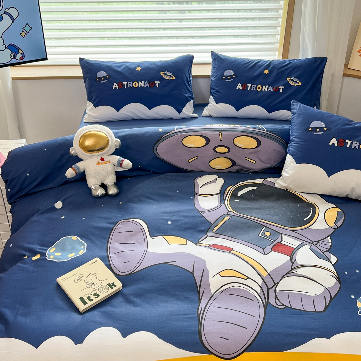 91家纺网 家纺一手货源 找家纺 （总）孩子王 2025新款亲肤活性大版纯棉专版太空人卡通学生儿童宿舍四件套系列