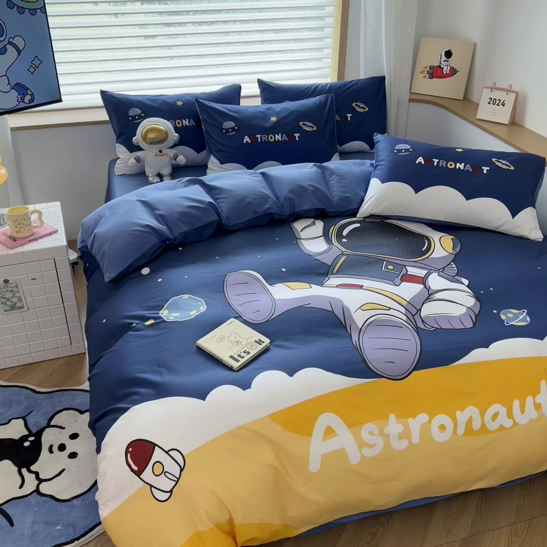 91家纺网 家纺一手货源 找家纺 （总）孩子王 2025新款亲肤活性大版纯棉专版太空人卡通学生儿童宿舍四件套系列