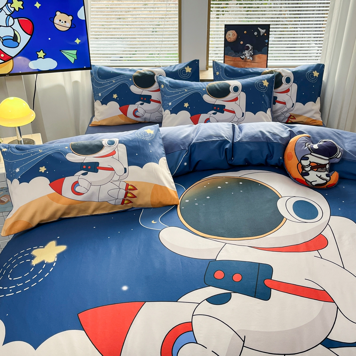 91家纺网 家纺一手货源 找家纺 孩子王 2025新款亲肤活性大版纯棉专版太空人卡通学生儿童宿舍四件套系列 航天火箭