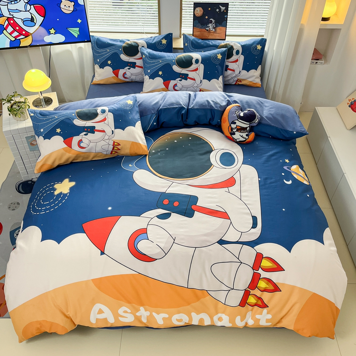 91家纺网 家纺一手货源 找家纺 孩子王 2025新款亲肤活性大版纯棉专版太空人卡通学生儿童宿舍四件套系列 航天火箭