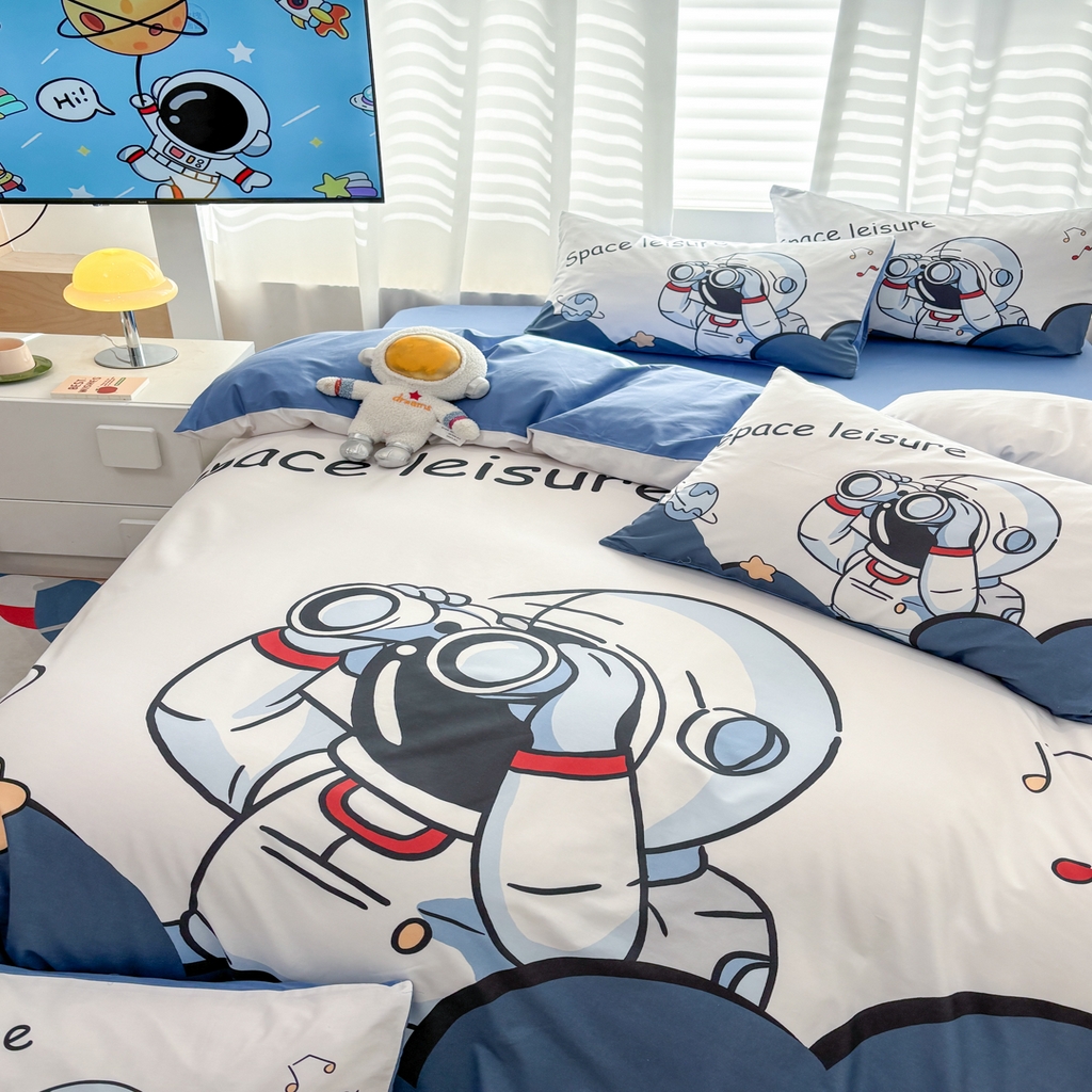 91家纺网 家纺一手货源 找家纺 孩子王 2025新款亲肤活性大版纯棉专版太空人卡通学生儿童宿舍四件套系列 星际观察员