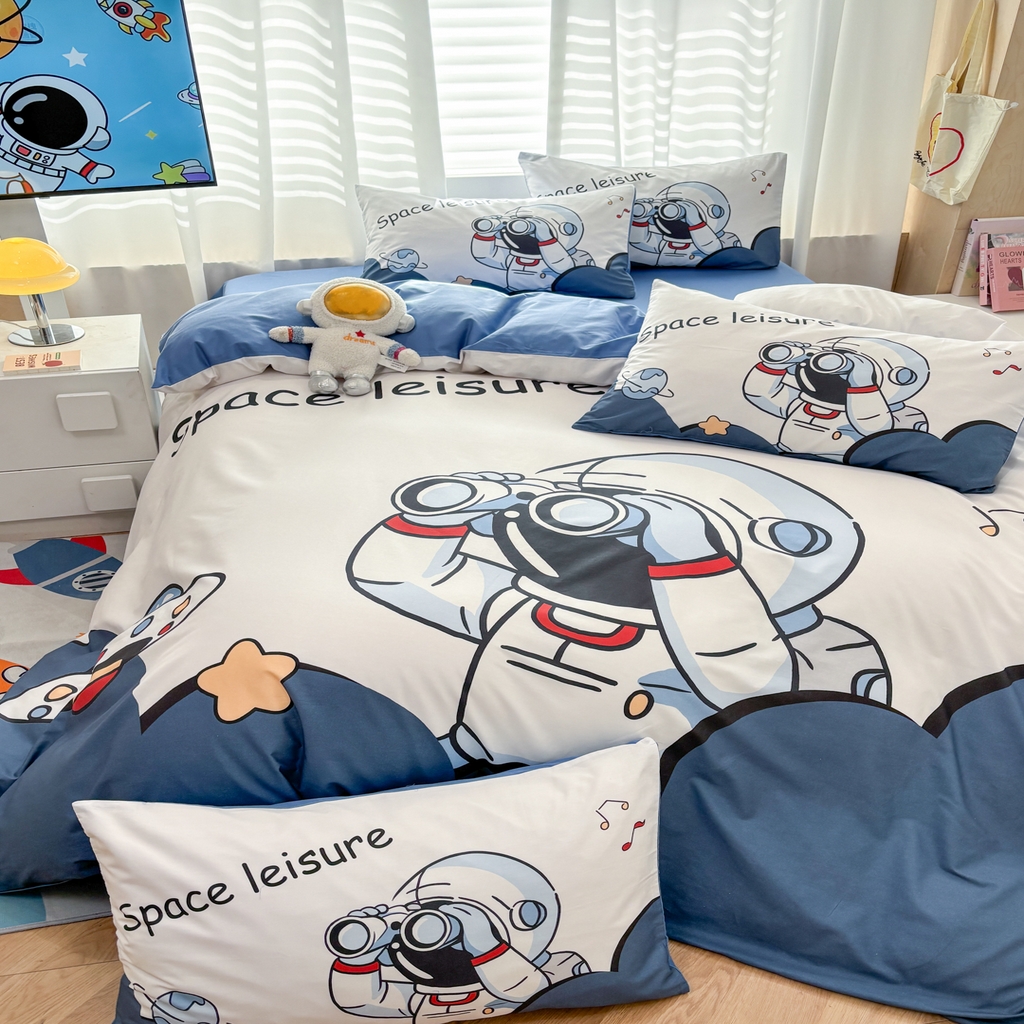 91家纺网 家纺一手货源 找家纺 孩子王 2025新款亲肤活性大版纯棉专版太空人卡通学生儿童宿舍四件套系列 星际观察员