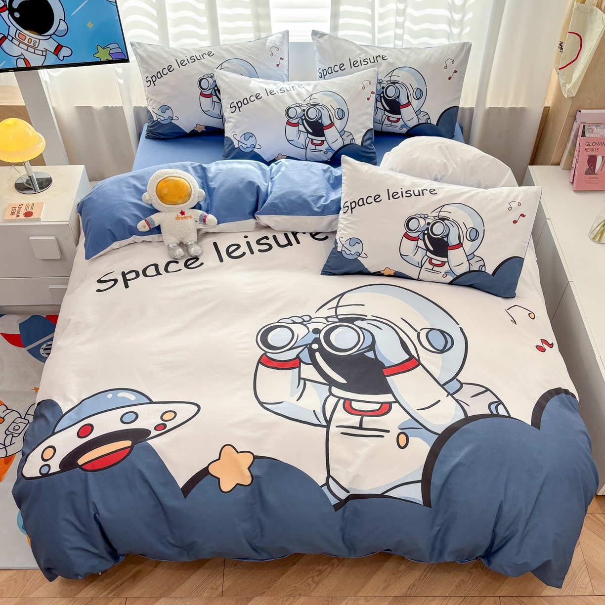 91家纺网 家纺一手货源 找家纺 孩子王 2025新款亲肤活性大版纯棉专版太空人卡通学生儿童宿舍四件套系列 星际观察员