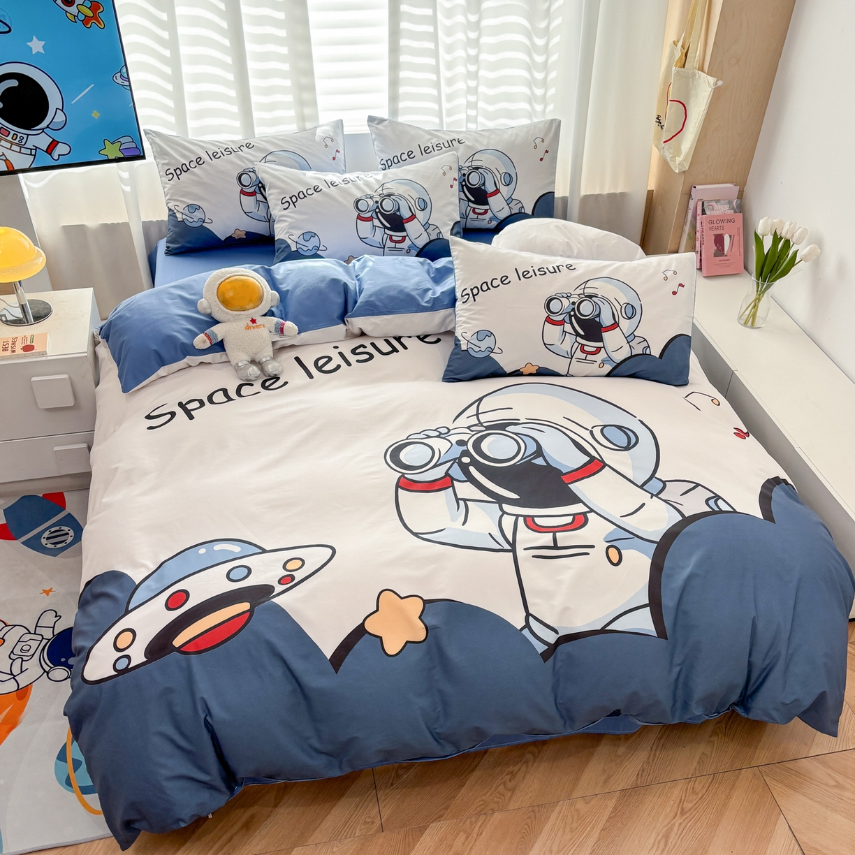 91家纺网 家纺一手货源 找家纺 孩子王 2025新款亲肤活性大版纯棉专版太空人卡通学生儿童宿舍四件套系列 星际观察员