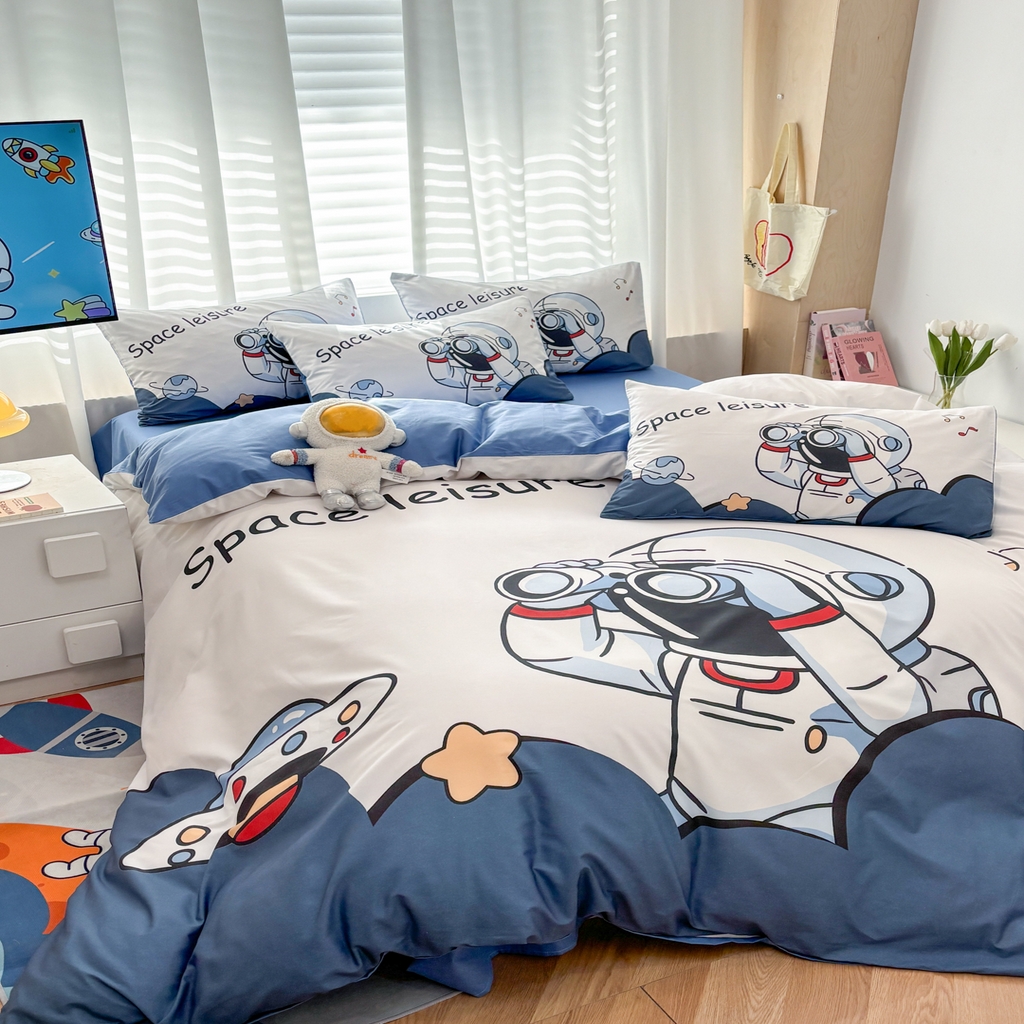 91家纺网 家纺一手货源 找家纺 孩子王 2025新款亲肤活性大版纯棉专版太空人卡通学生儿童宿舍四件套系列 星际观察员