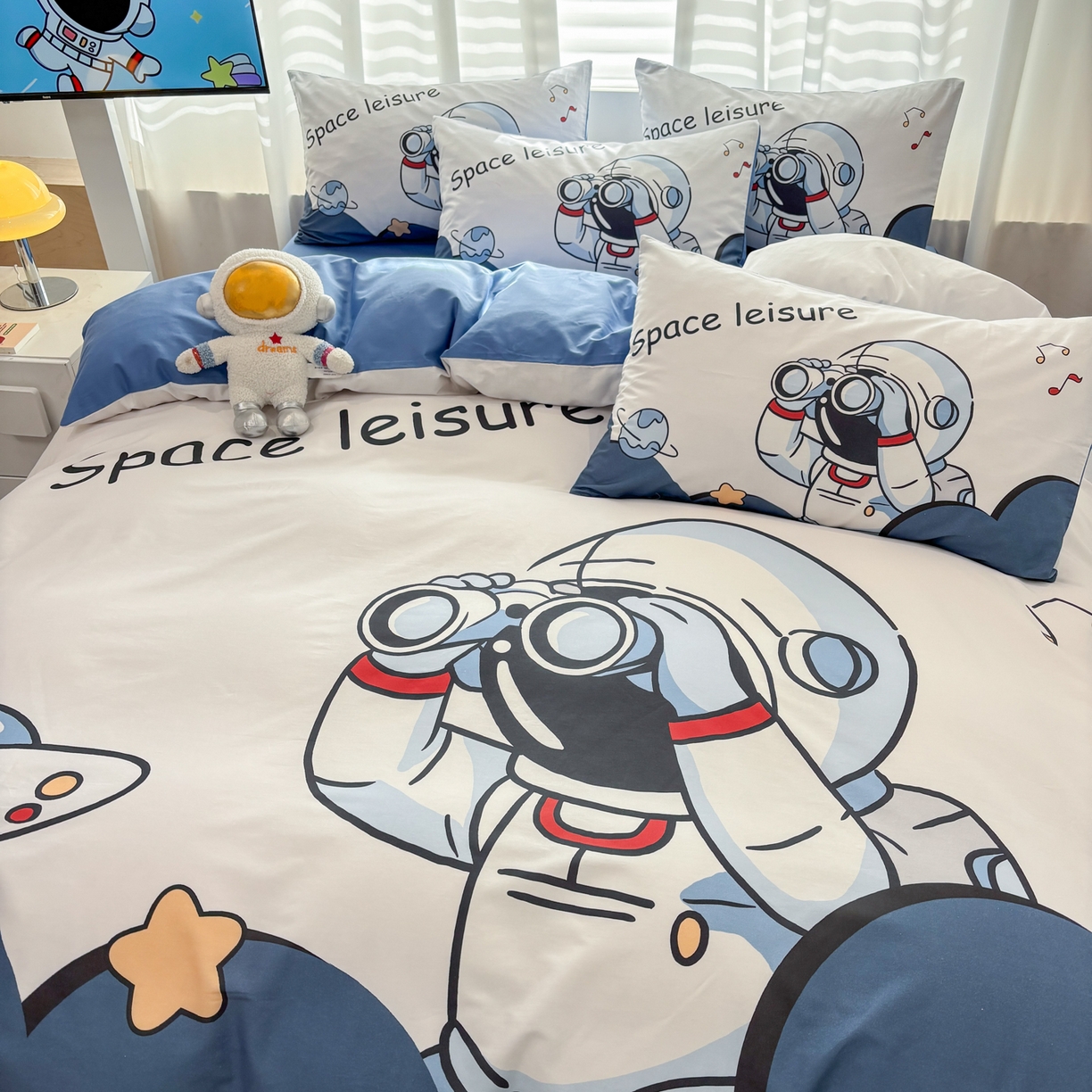 91家纺网 家纺一手货源 找家纺 孩子王 2025新款亲肤活性大版纯棉专版太空人卡通学生儿童宿舍四件套系列 星际观察员