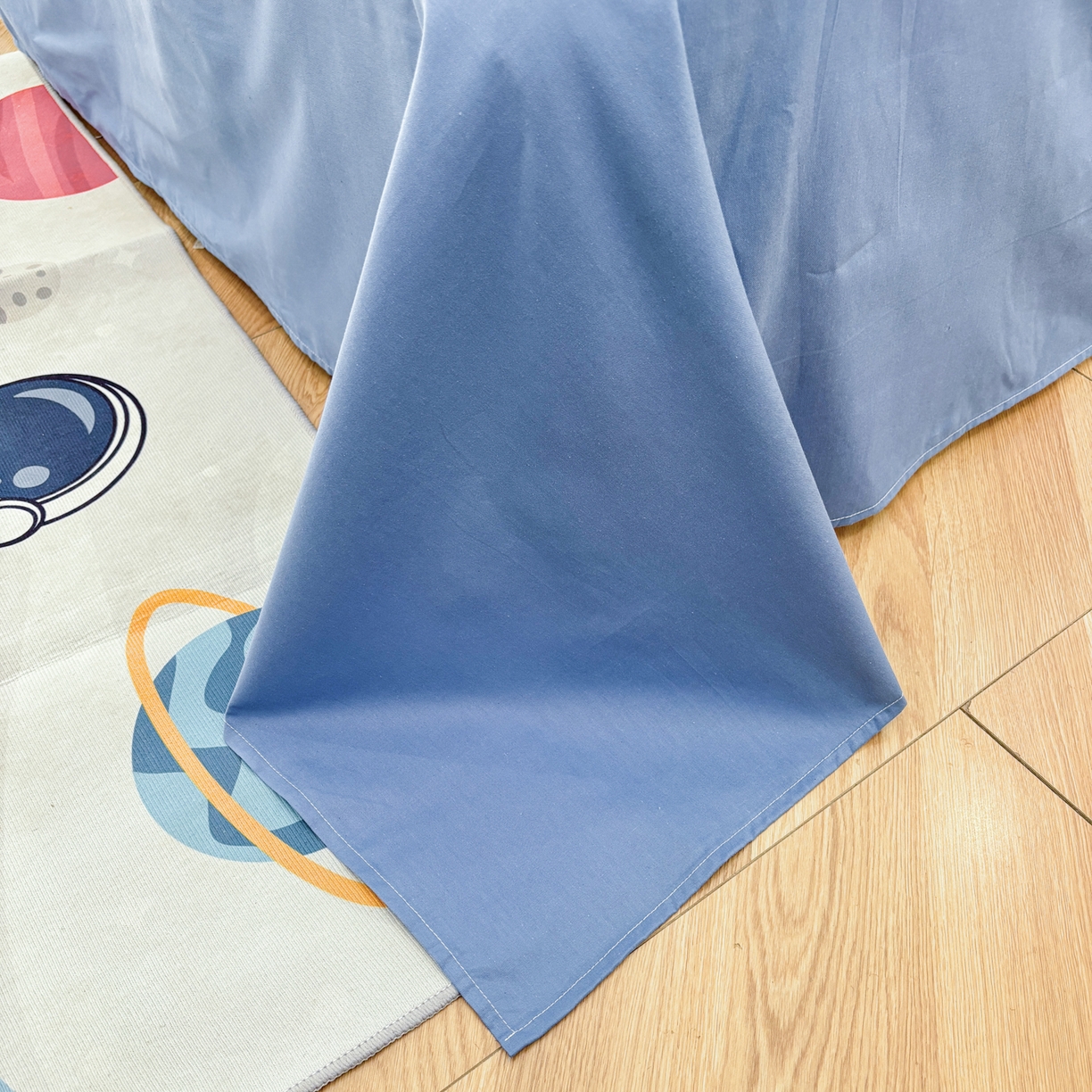 91家纺网 家纺一手货源 找家纺 孩子王 2025新款亲肤活性大版纯棉专版太空人卡通学生儿童宿舍四件套系列 星际观察员