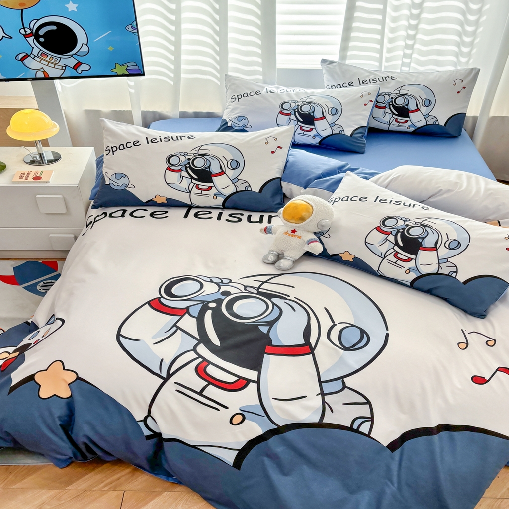 91家纺网 家纺一手货源 找家纺 孩子王 2025新款亲肤活性大版纯棉专版太空人卡通学生儿童宿舍四件套系列 星际观察员