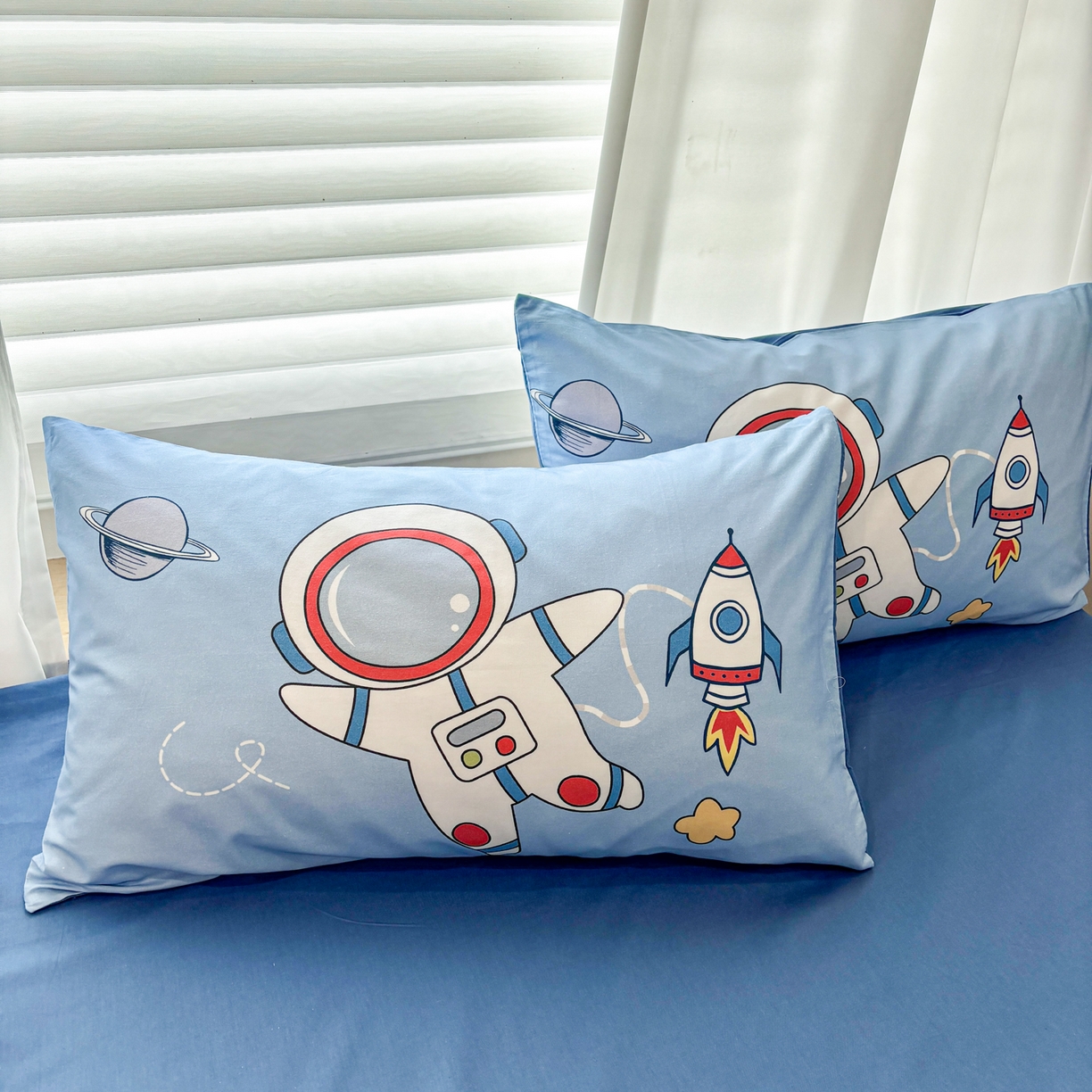 91家纺网 家纺一手货源 找家纺 孩子王 2025新款亲肤活性大版纯棉专版太空人卡通学生儿童宿舍四件套系列 星球舰长