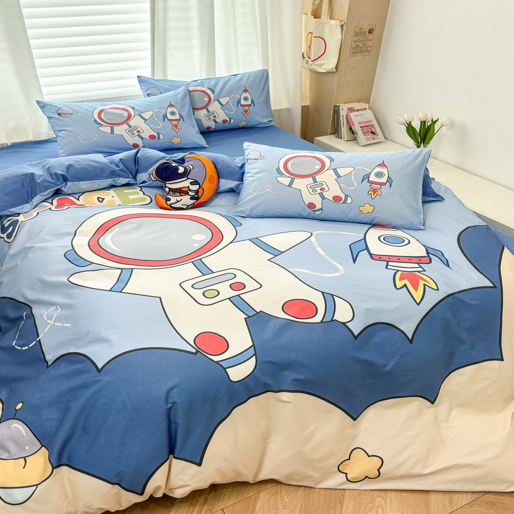 91家纺网 家纺一手货源 找家纺 孩子王 2025新款亲肤活性大版纯棉专版太空人卡通学生儿童宿舍四件套系列 星球舰长