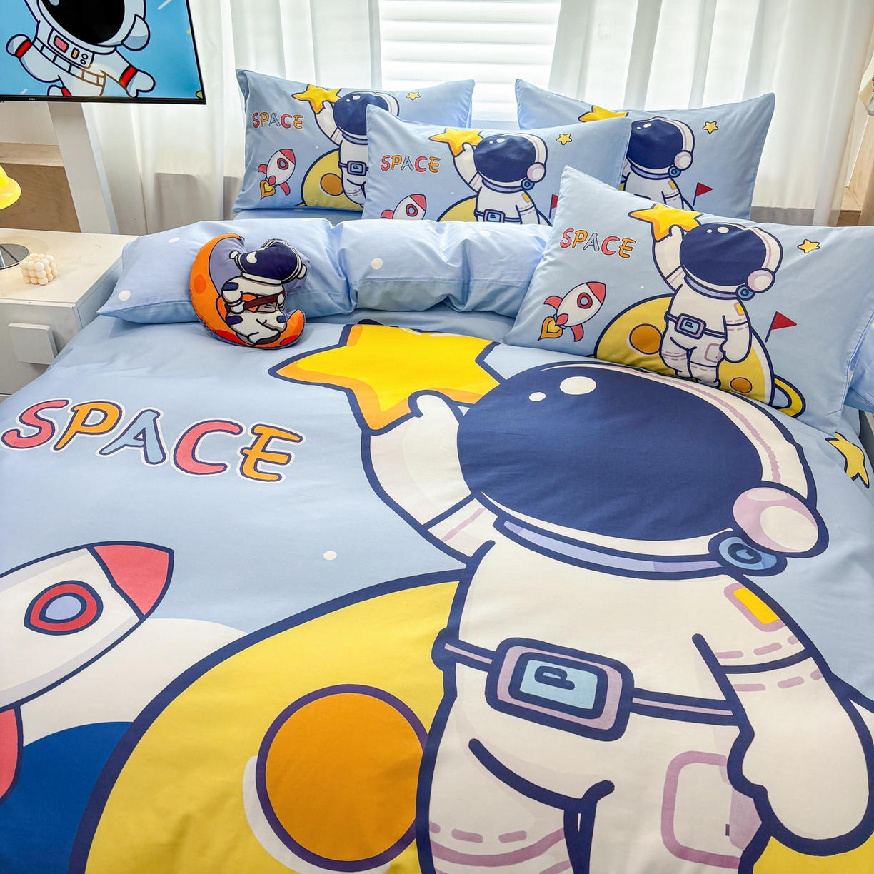 91家纺网 家纺一手货源 找家纺 孩子王 2025新款亲肤活性大版纯棉专版太空人卡通学生儿童宿舍四件套系列 月球摘星记
