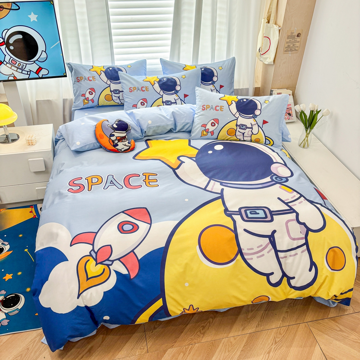 91家纺网 家纺一手货源 找家纺 孩子王 2025新款亲肤活性大版纯棉专版太空人卡通学生儿童宿舍四件套系列 月球摘星记