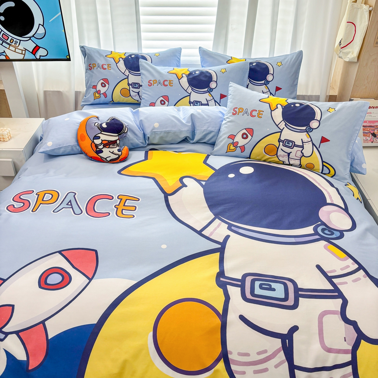 91家纺网 家纺一手货源 找家纺 孩子王 2025新款亲肤活性大版纯棉专版太空人卡通学生儿童宿舍四件套系列 月球摘星记