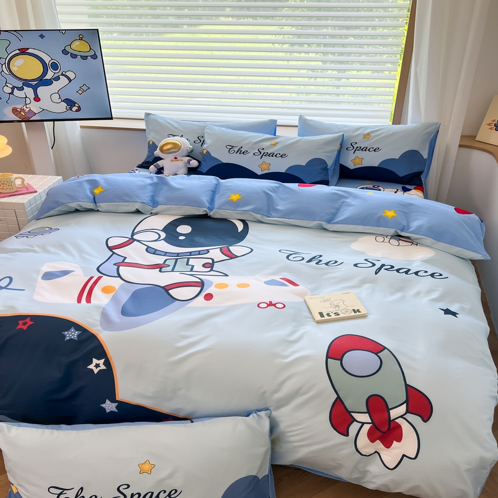 91家纺网 家纺一手货源 找家纺 孩子王 2025新款亲肤活性大版纯棉专版太空人卡通学生儿童宿舍四件套系列 星际征程
