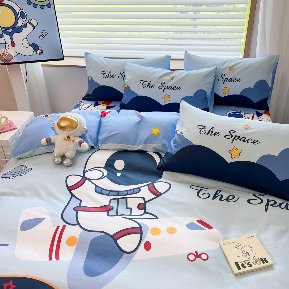 91家纺网 家纺一手货源 找家纺 孩子王 2025新款亲肤活性大版纯棉专版太空人卡通学生儿童宿舍四件套系列 星际征程