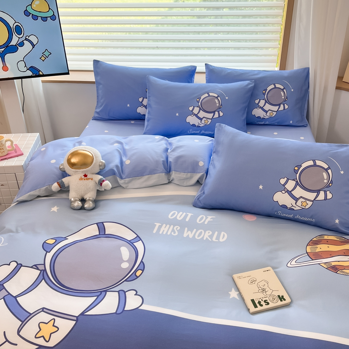 91家纺网 家纺一手货源 找家纺 孩子王 2025新款亲肤活性大版纯棉专版太空人卡通学生儿童宿舍四件套系列 星球之旅