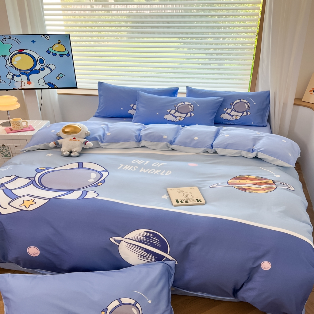 91家纺网 家纺一手货源 找家纺 孩子王 2025新款亲肤活性大版纯棉专版太空人卡通学生儿童宿舍四件套系列 星球之旅