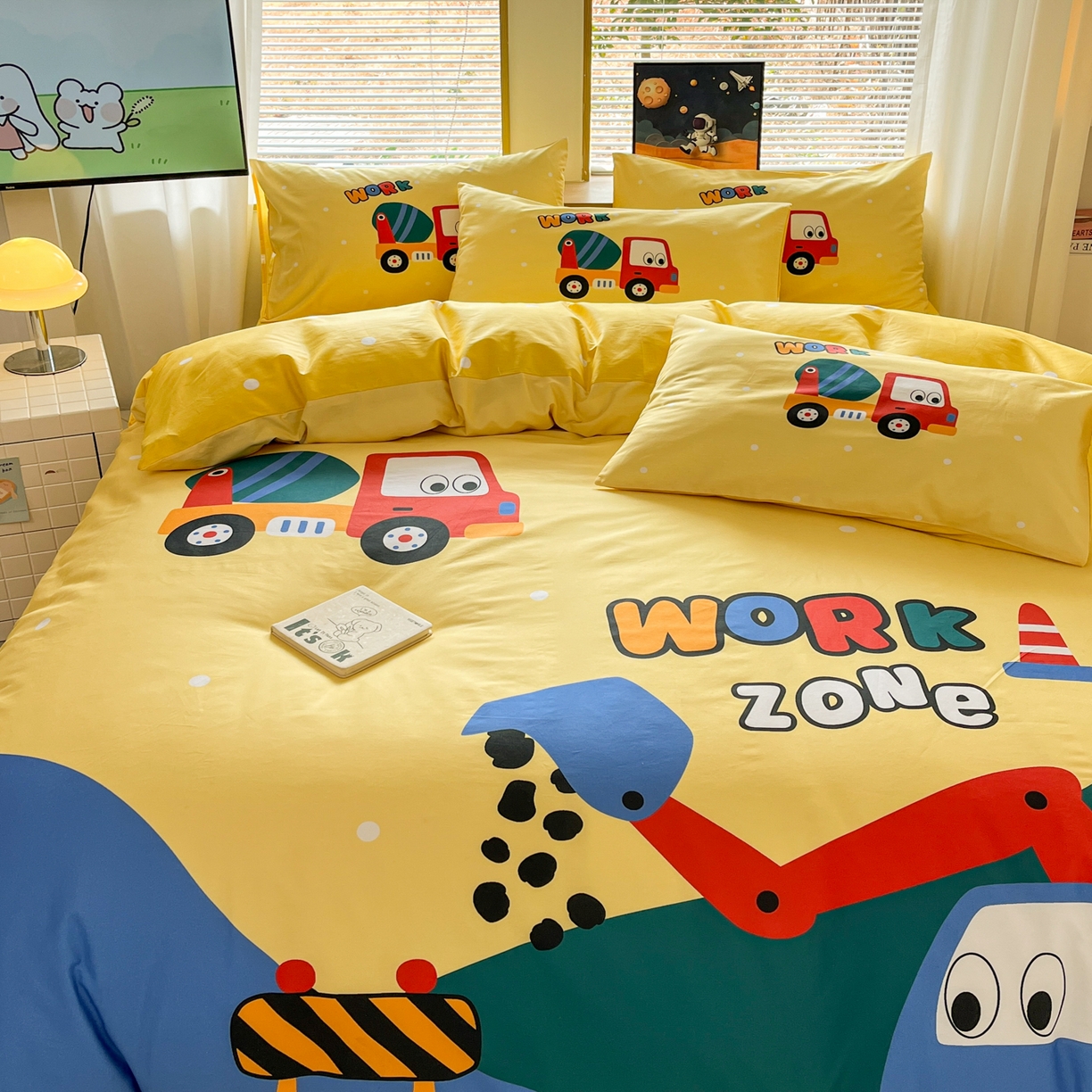 91家纺网 家纺一手货源 找家纺 孩子王 2025新款亲肤活性大版纯棉专版太空人卡通学生儿童宿舍四件套系列 挖掘机