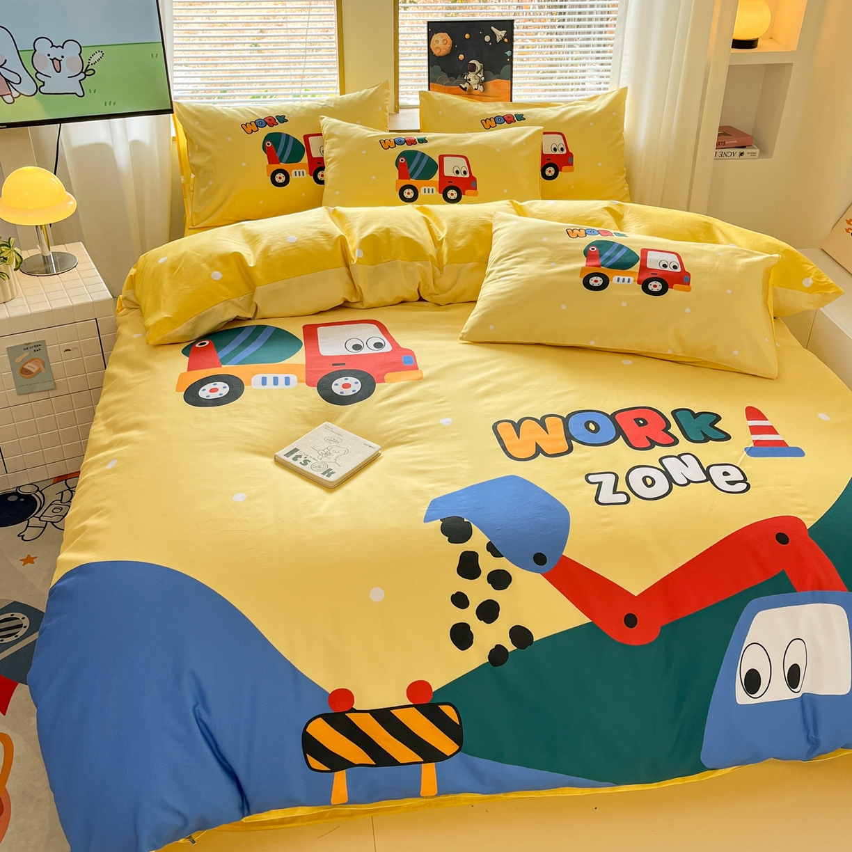 91家纺网 家纺一手货源 找家纺 孩子王 2025新款亲肤活性大版纯棉专版太空人卡通学生儿童宿舍四件套系列 挖掘机