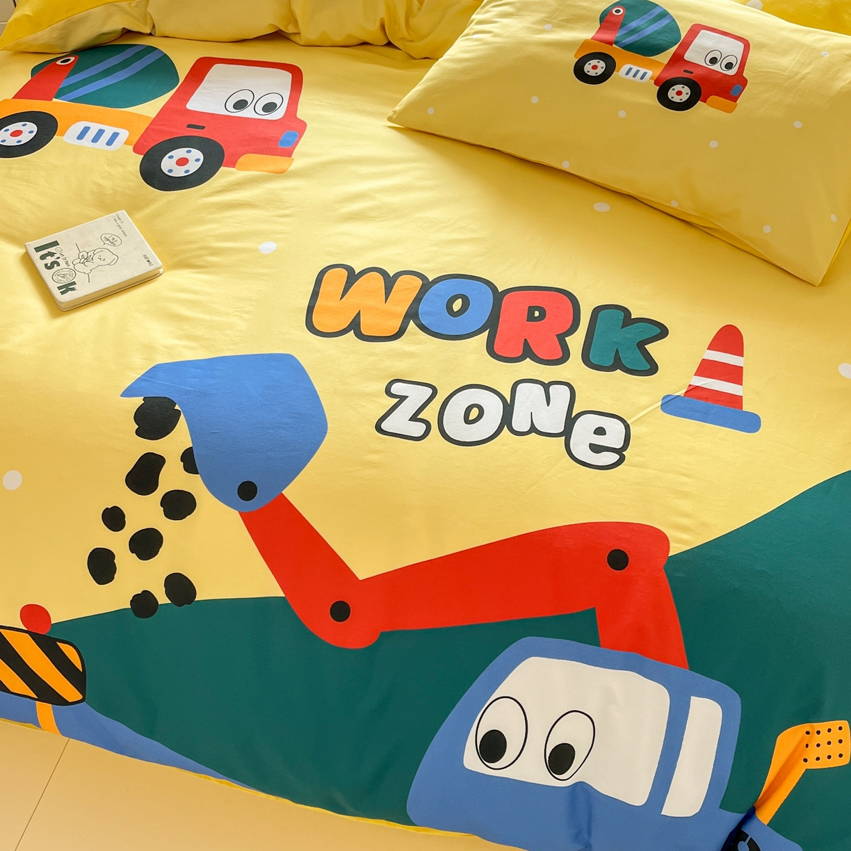 91家纺网 家纺一手货源 找家纺 孩子王 2025新款亲肤活性大版纯棉专版太空人卡通学生儿童宿舍四件套系列 挖掘机