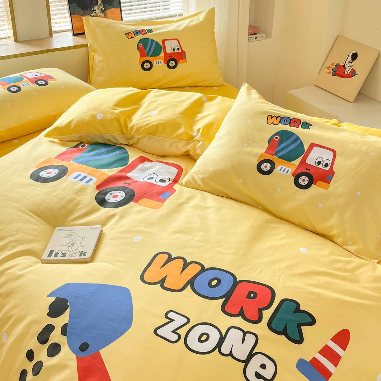 91家纺网 家纺一手货源 找家纺 孩子王 2025新款亲肤活性大版纯棉专版太空人卡通学生儿童宿舍四件套系列 挖掘机