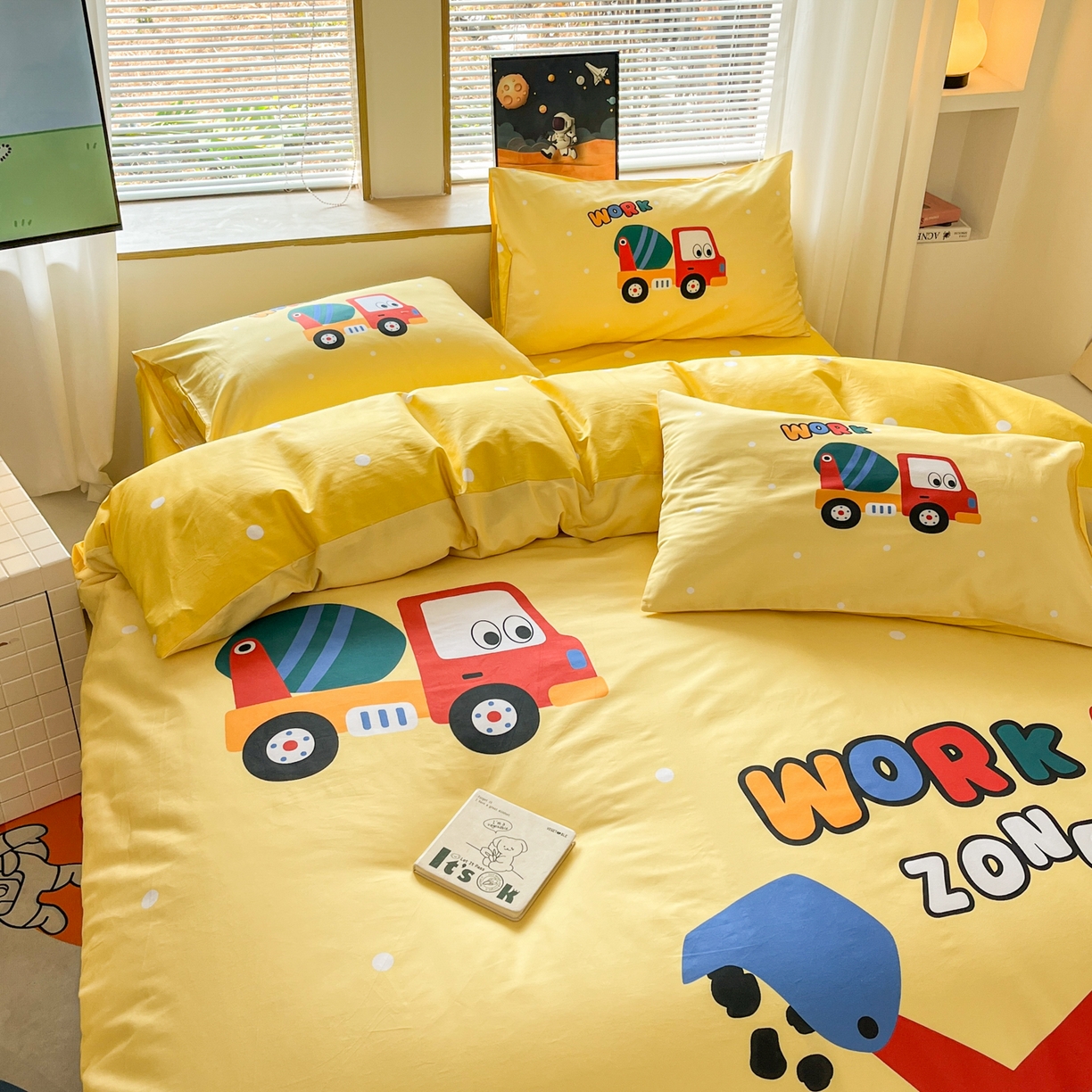 91家纺网 家纺一手货源 找家纺 孩子王 2025新款亲肤活性大版纯棉专版太空人卡通学生儿童宿舍四件套系列 挖掘机