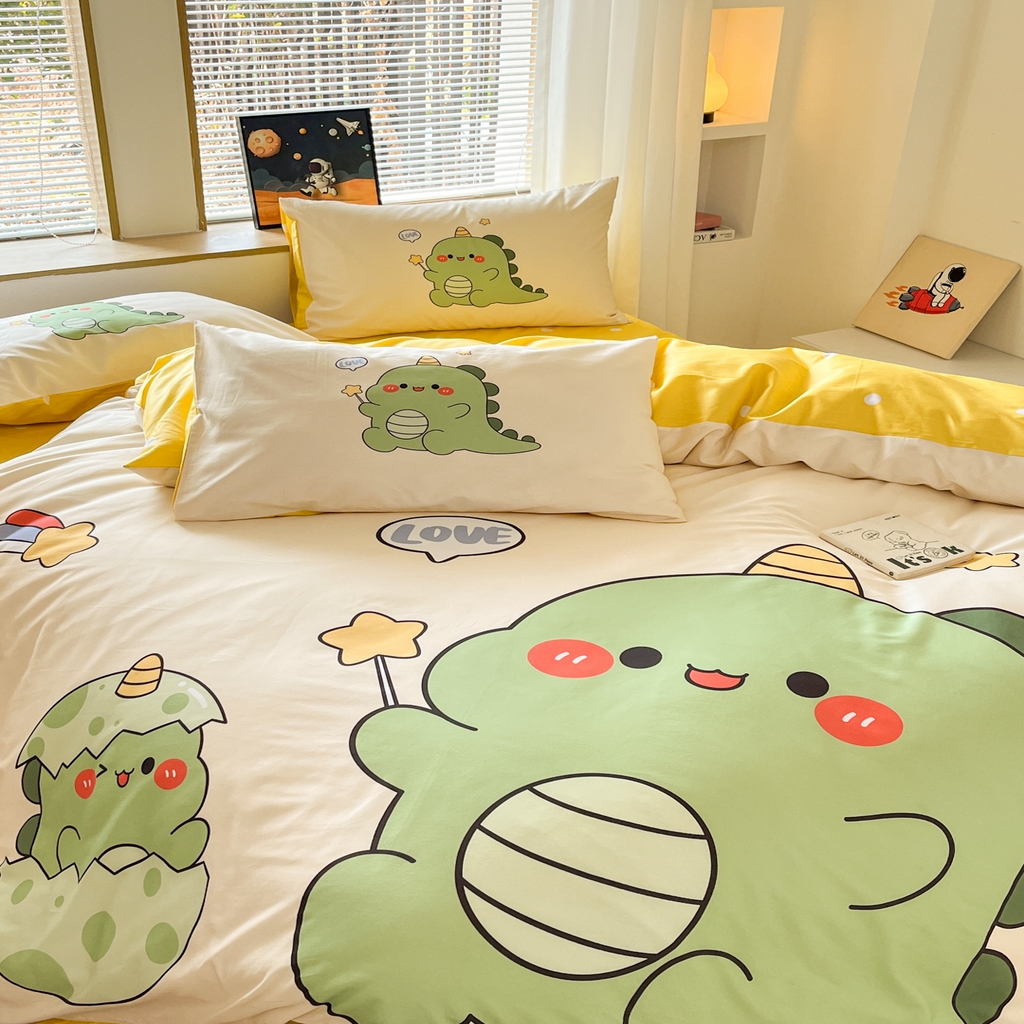 91家纺网 家纺一手货源 找家纺 孩子王 2025新款亲肤活性大版纯棉专版太空人卡通学生儿童宿舍四件套系列 欢乐恐龙