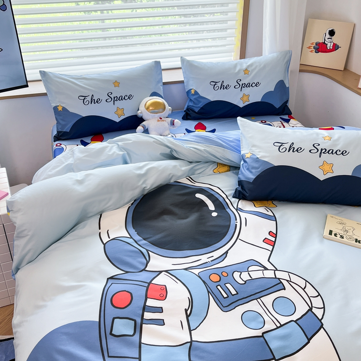 91家纺网 家纺一手货源 找家纺 孩子王 2025新款亲肤活性大版纯棉专版太空人卡通学生儿童宿舍四件套系列 宇航火箭
