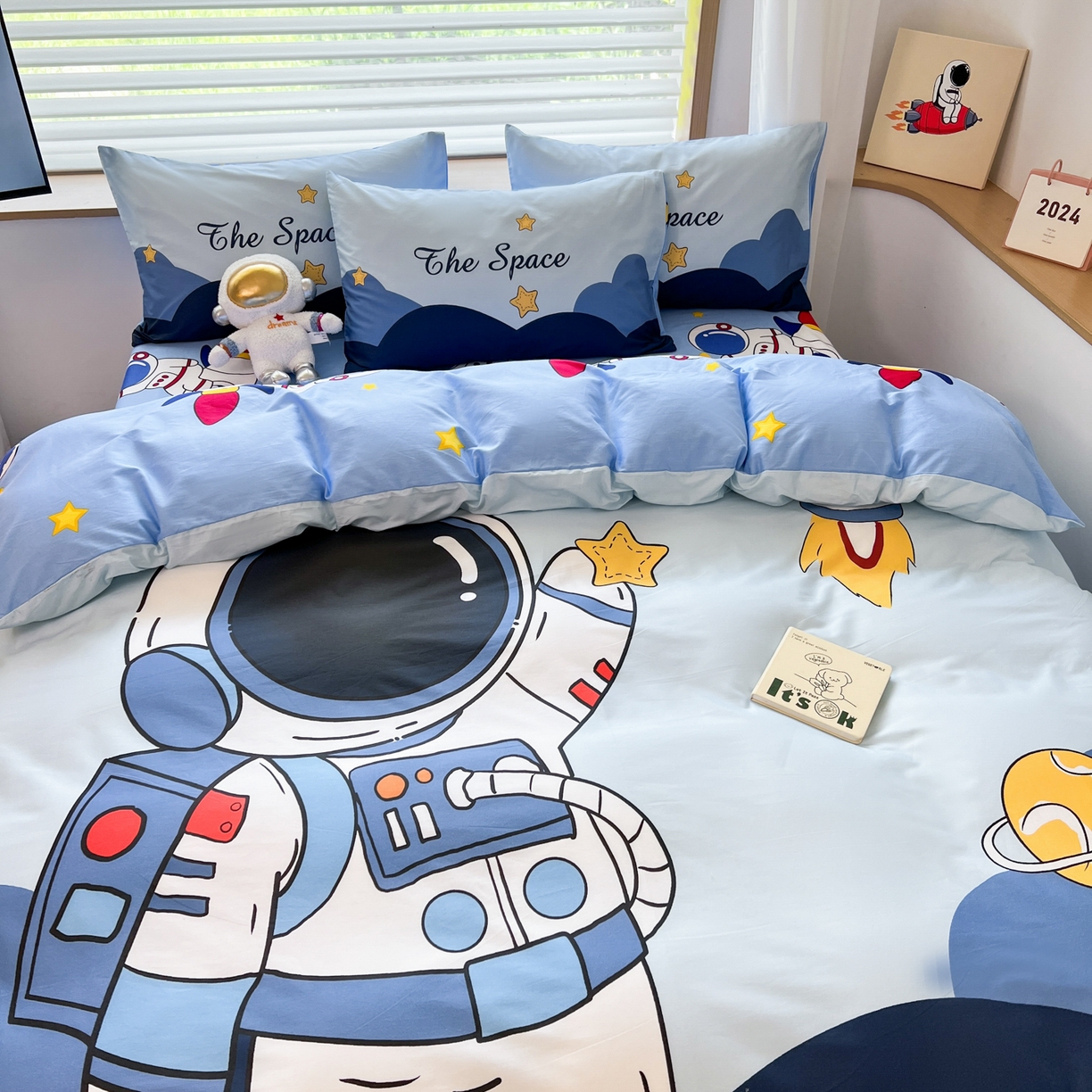 91家纺网 家纺一手货源 找家纺 孩子王 2025新款亲肤活性大版纯棉专版太空人卡通学生儿童宿舍四件套系列 宇航火箭
