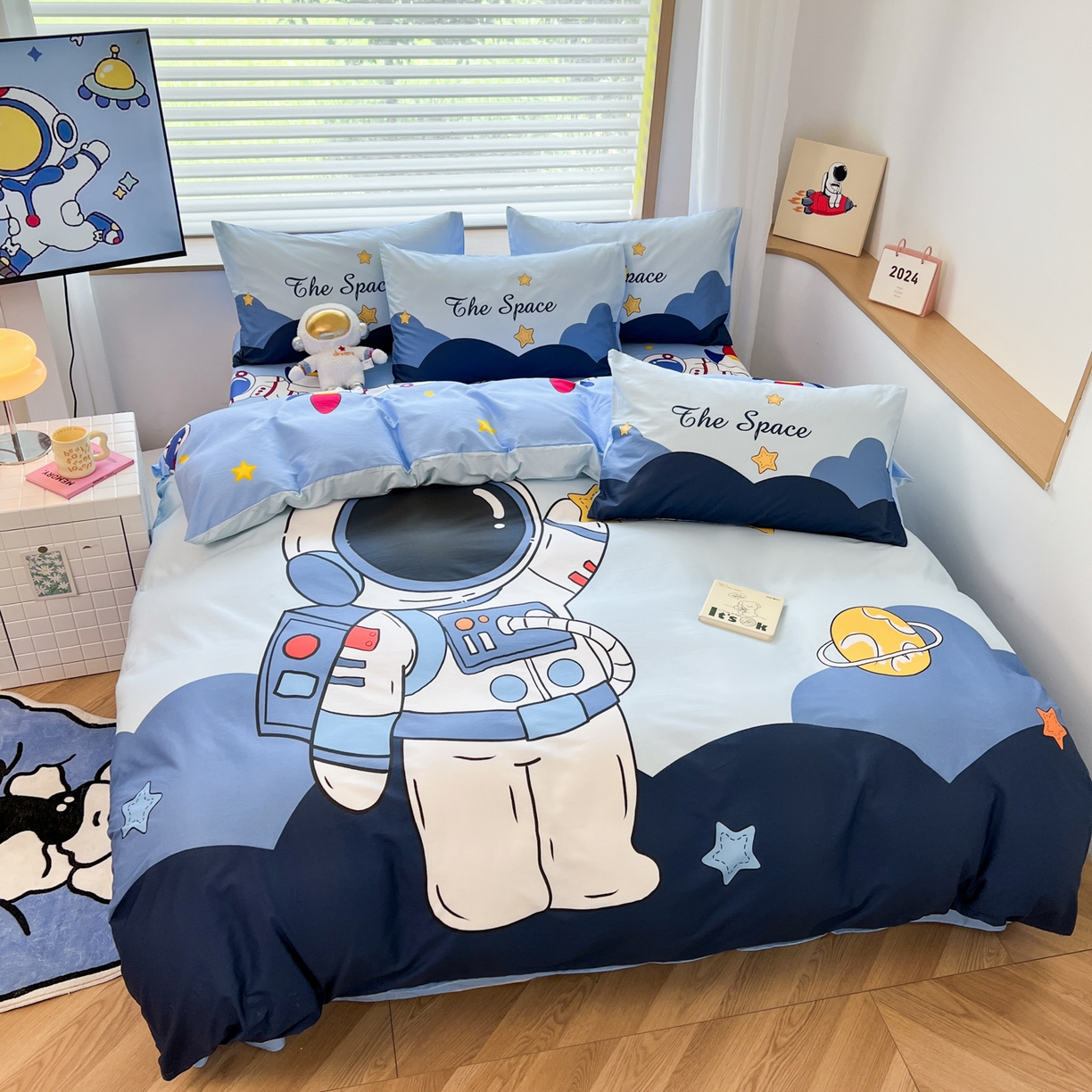 91家纺网 家纺一手货源 找家纺 孩子王 2025新款亲肤活性大版纯棉专版太空人卡通学生儿童宿舍四件套系列 宇航火箭