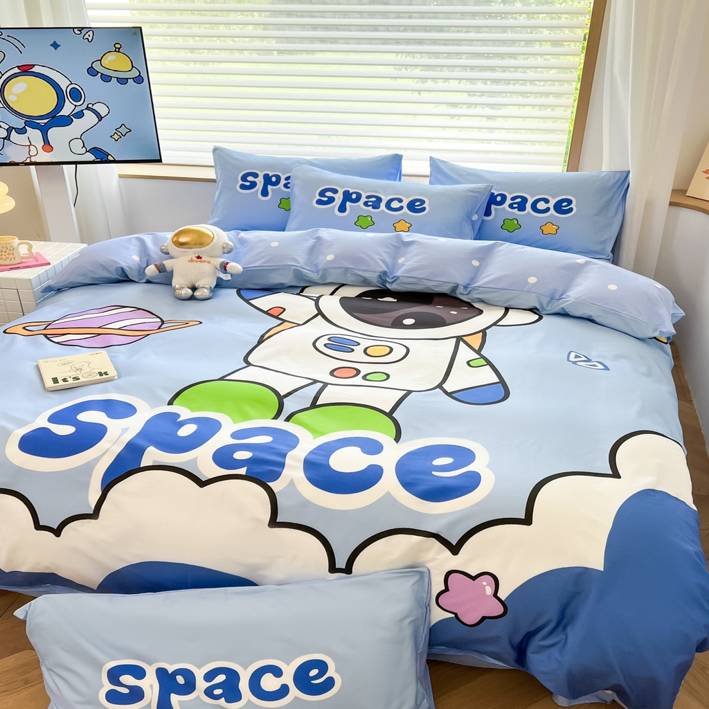 91家纺网 家纺一手货源 找家纺 孩子王 2025新款亲肤活性大版纯棉专版太空人卡通学生儿童宿舍四件套系列 太空星球