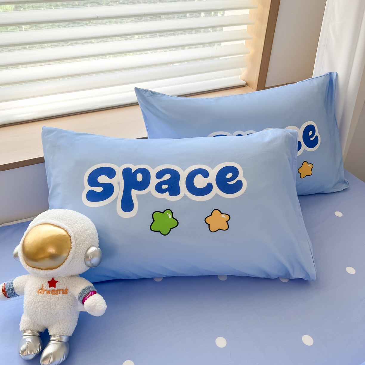 91家纺网 家纺一手货源 找家纺 孩子王 2025新款亲肤活性大版纯棉专版太空人卡通学生儿童宿舍四件套系列 太空星球