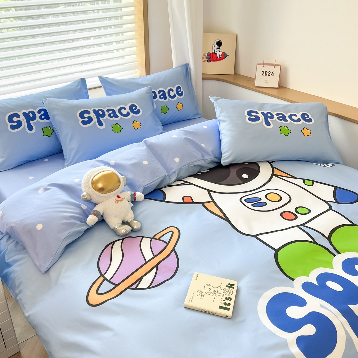 91家纺网 家纺一手货源 找家纺 孩子王 2025新款亲肤活性大版纯棉专版太空人卡通学生儿童宿舍四件套系列 太空星球